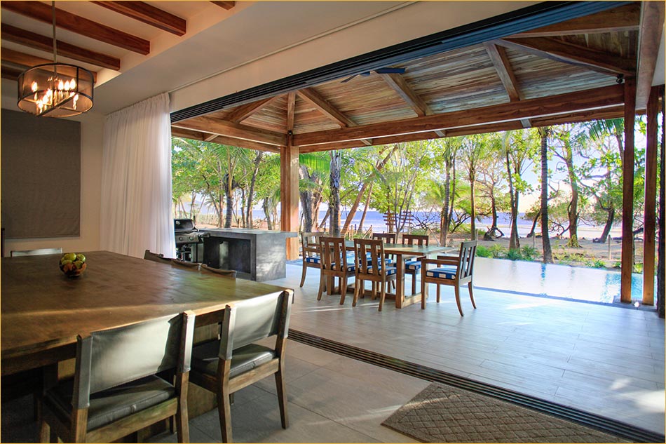 Large beach facing patio and indoor out door living.